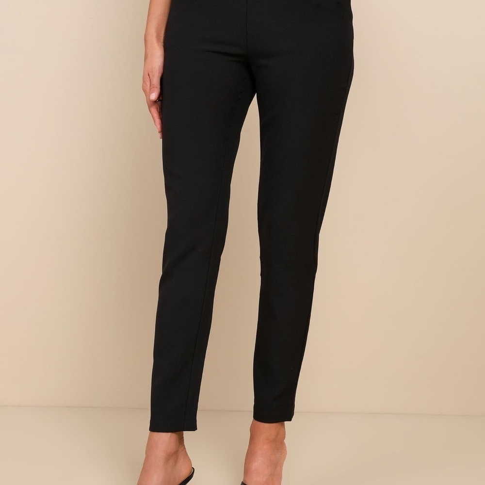 Lulu's High Waisted Green Trousers Size: Medium. Excellent Condition